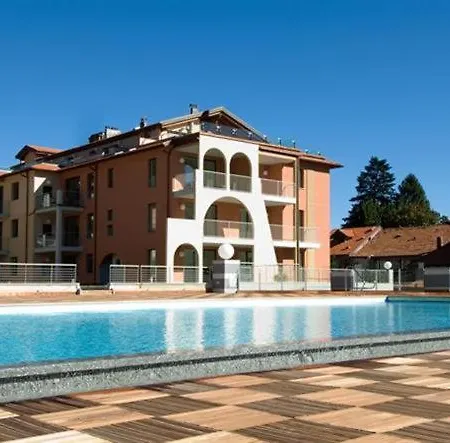 Sleeps 6 Pool Air Con T421376 Maccagno