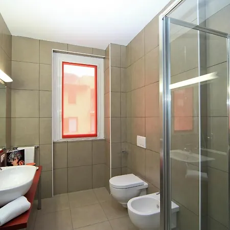 Διαμέρισμα Sleeps 6 Pool Air Con T421376 Maccagno