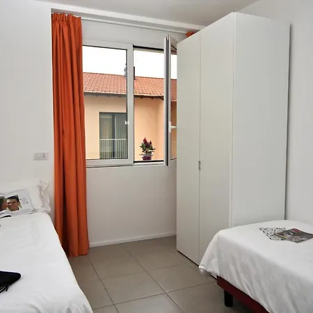 Sleeps 6 Pool Air Con T421376 Maccagno