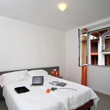 Διαμέρισμα Sleeps 6 Pool Air Con T421376
